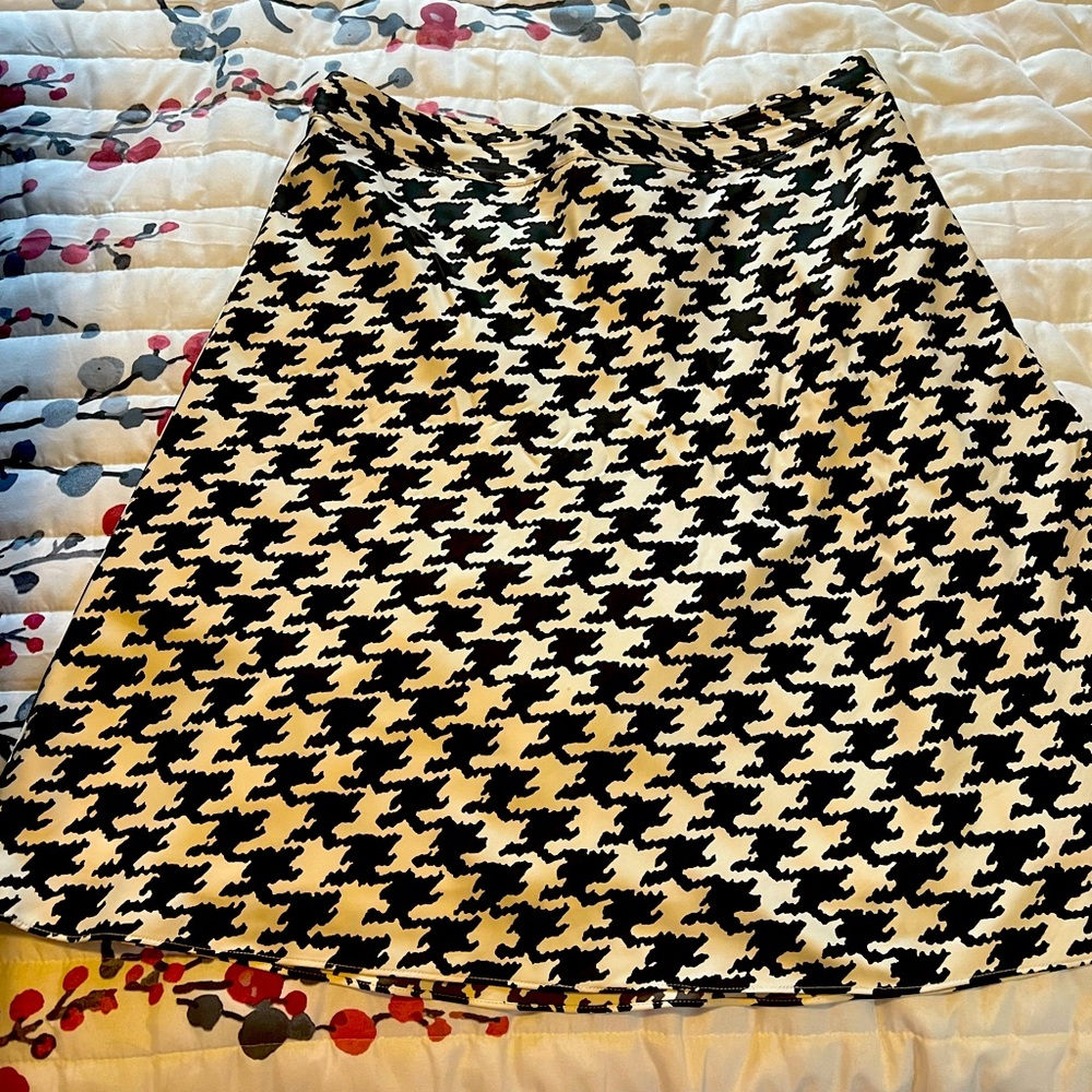 Banana republic, black-and-white houndstooth skirt